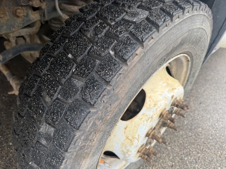 2011-ford-f550-image-48