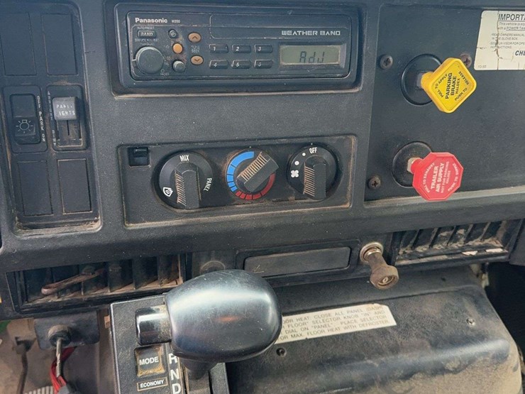 2001-international-4700-image-24