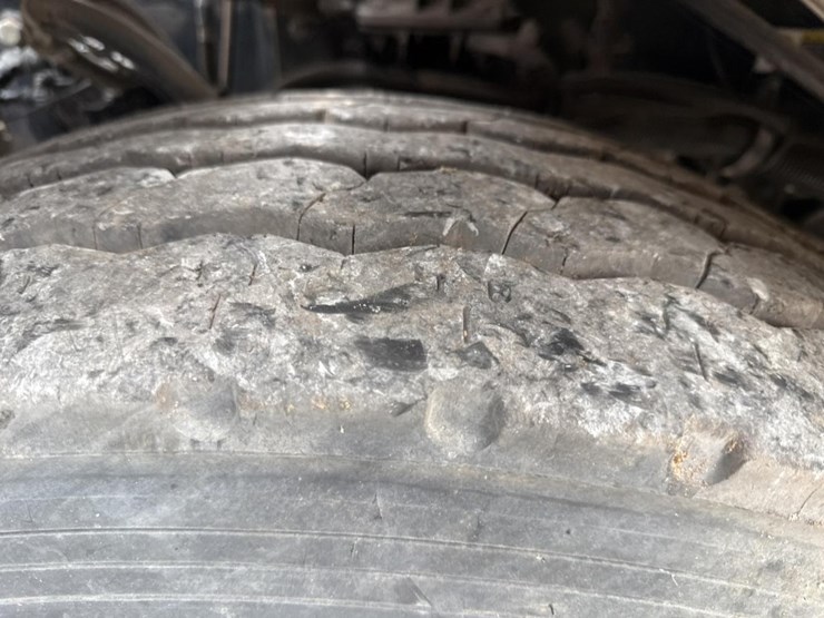 2005-peterbilt-320-image-65