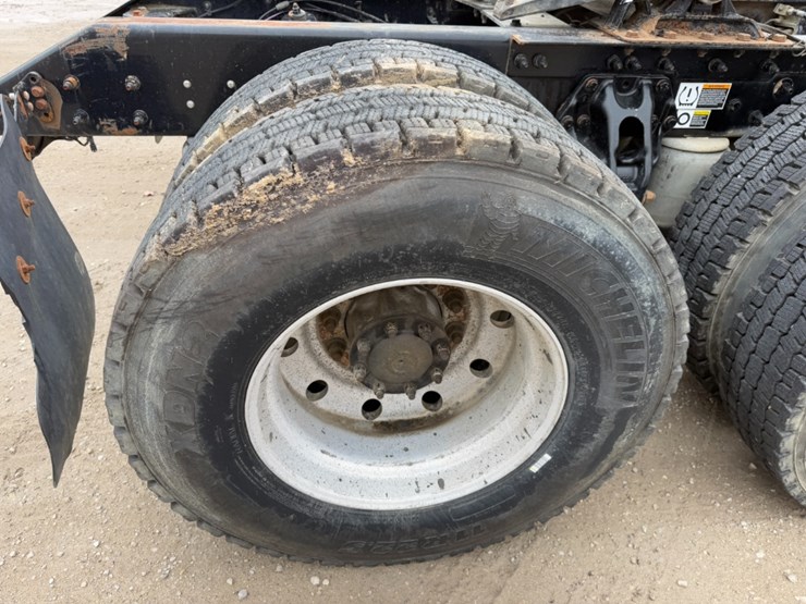 2019-kenworth-t880-image-19