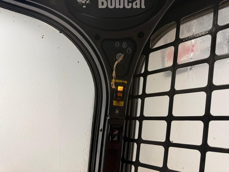 2021-bobcat-t595-image-28
