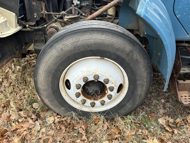 international-4700-image-54