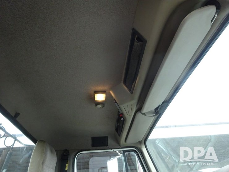 2003-international-8100-image-73