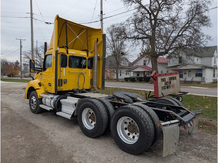 2020-kenworth-t880-image-9