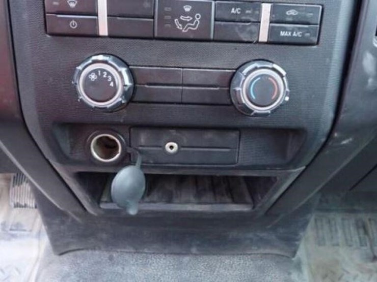 2014-ford-f150-xl-image-29