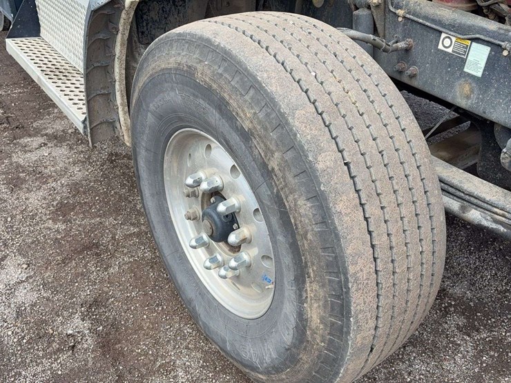 2017-kenworth-t880-image-26