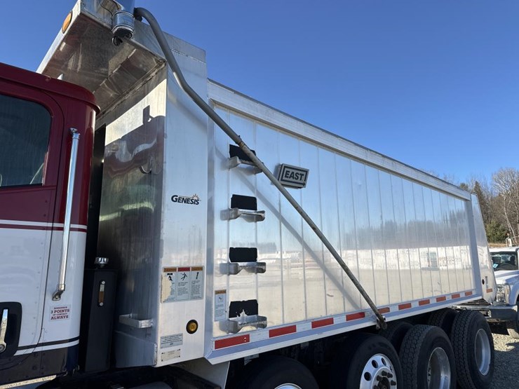 2017-international-hx615-image-12