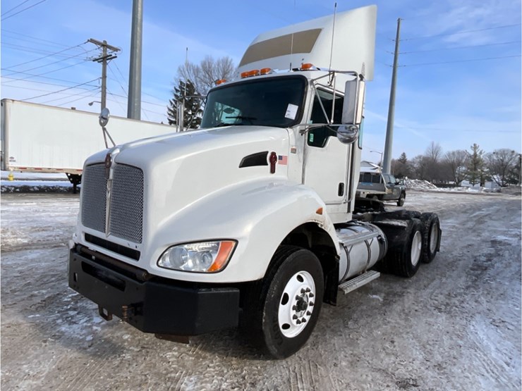 2014-kenworth-t440-image-2