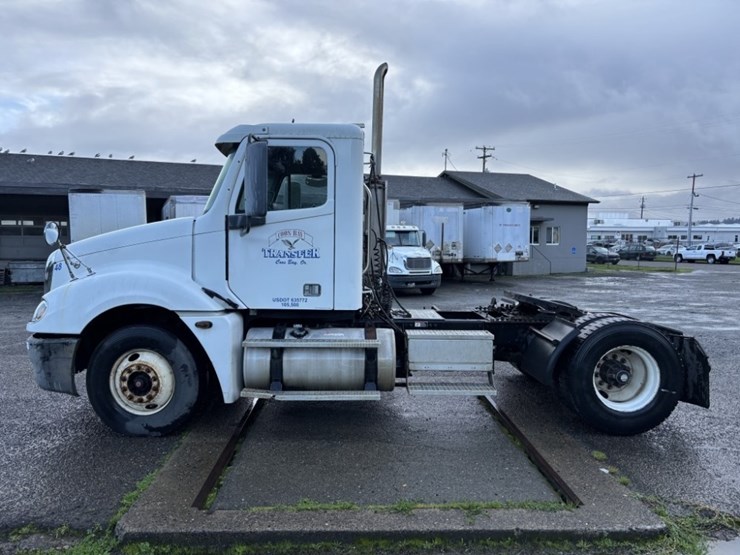 freightliner-s/a-truck-tractor-image-2