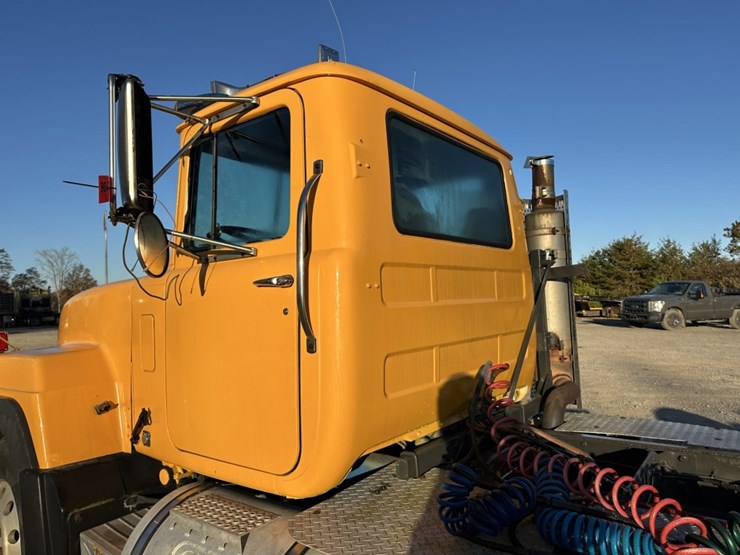 1996-mack-rd688s-image-13