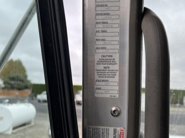 2010-kenworth-t800-image-3