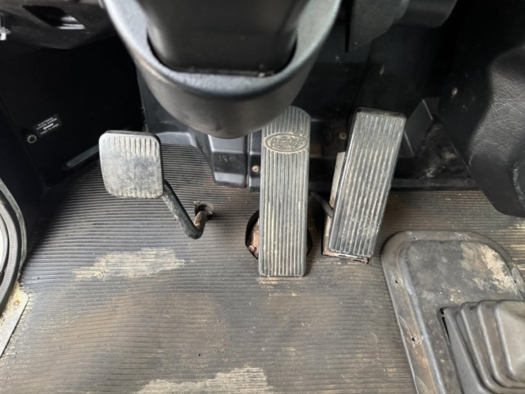 peterbilt-330-image-57