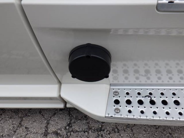 freightliner-cascadia-126-image-5