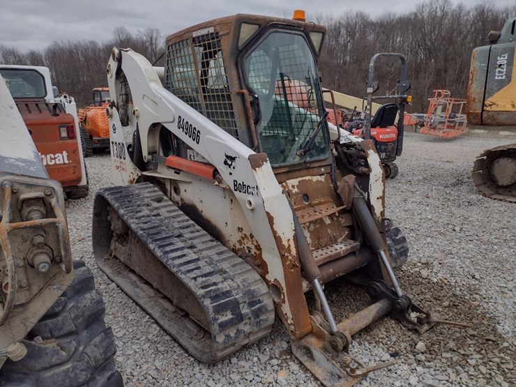 2004-bobcat-t300-image-4