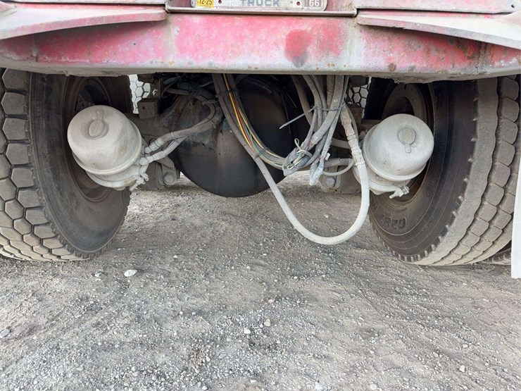 2004-peterbilt-357-image-24