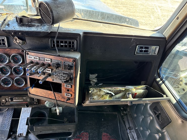 kenworth-w900-image-38