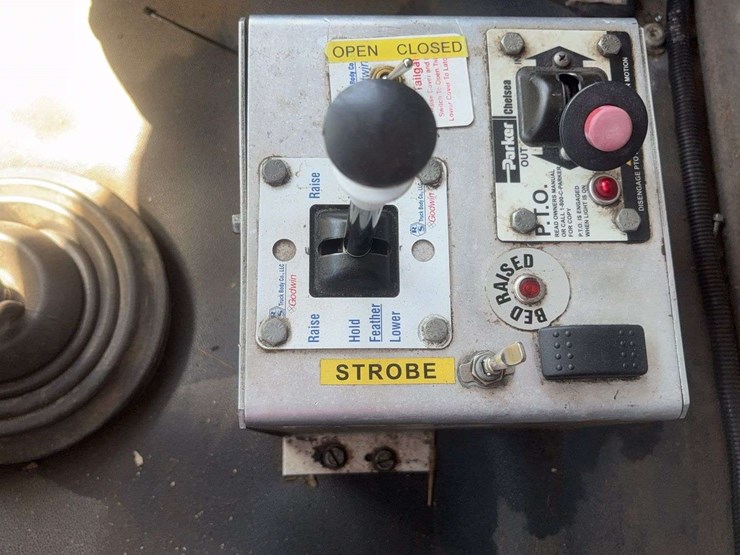 2010-international-lf517-lone-star-dump-truck-image-59