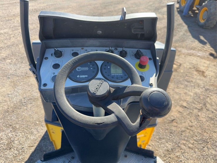 2016-bomag-bw120-image-17