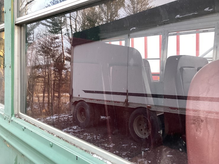 #4676-•-chevrolet-bus-image-6