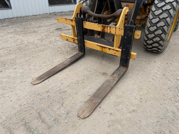 2020-deere-344l-image-10