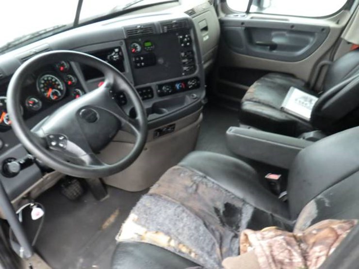 2019-freightliner-cascadia-125-image-24