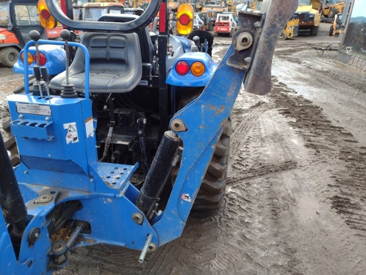 new-holland-boomer-37-image-30