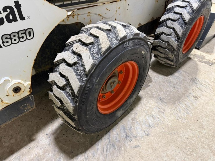 2014-bobcat-s850-image-15