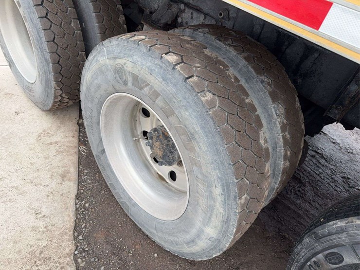 2010-kenworth-t800-image-26