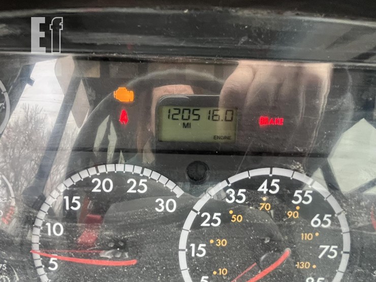 2015-thomas-saf-t-liner-c2-image-22