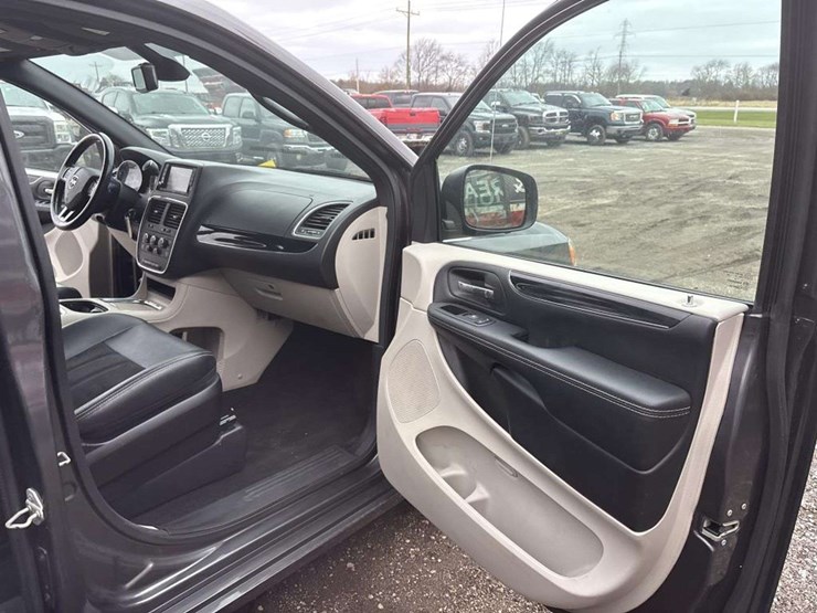 2019-dodge-grand-caravan-image-19