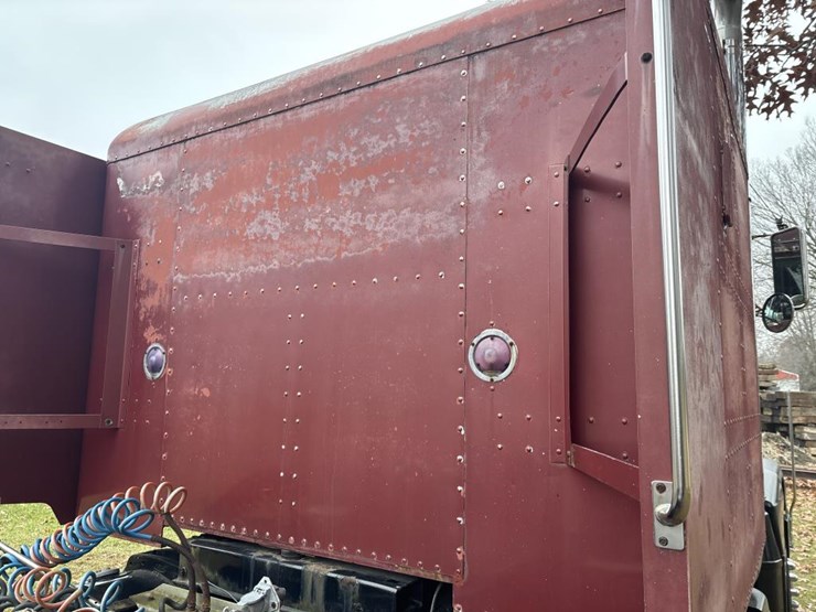 1988-peterbilt-377-image-15