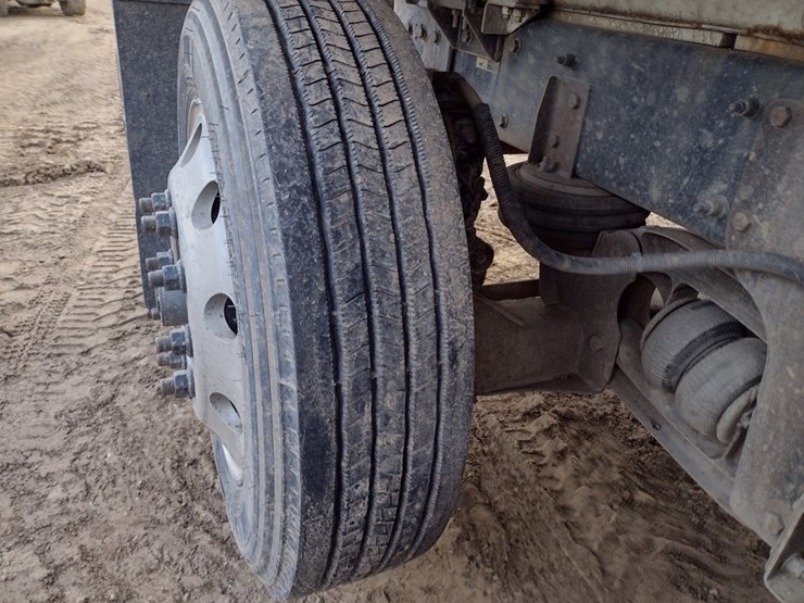 peterbilt-567-image-27