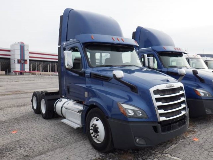 freightliner-cascadia-126-image-3