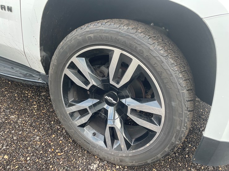 2019-chevrolet-suburban-image-13