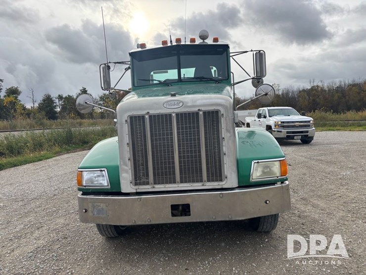 peterbilt-385-image-4