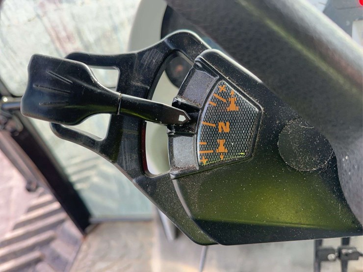 2005-massey-ferguson-6465-image-36