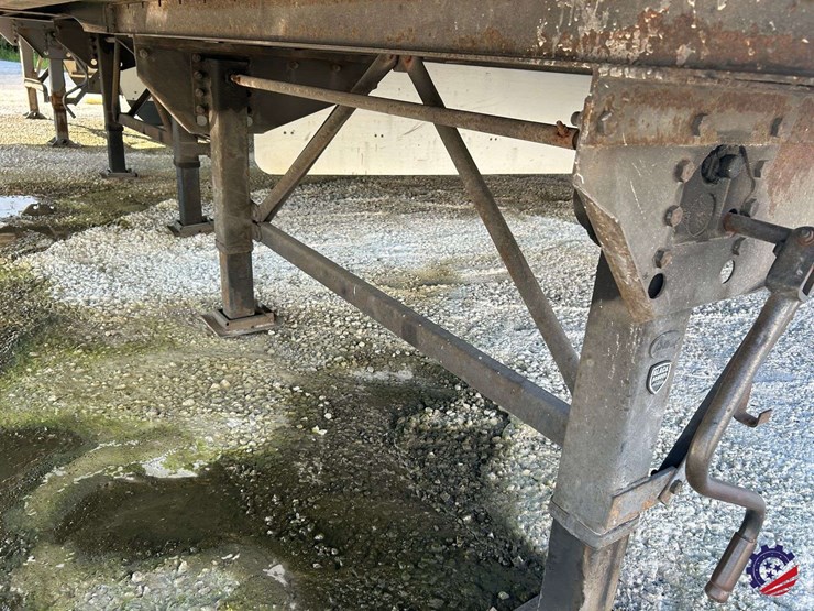 2014-stoughton-28-ft-image-14