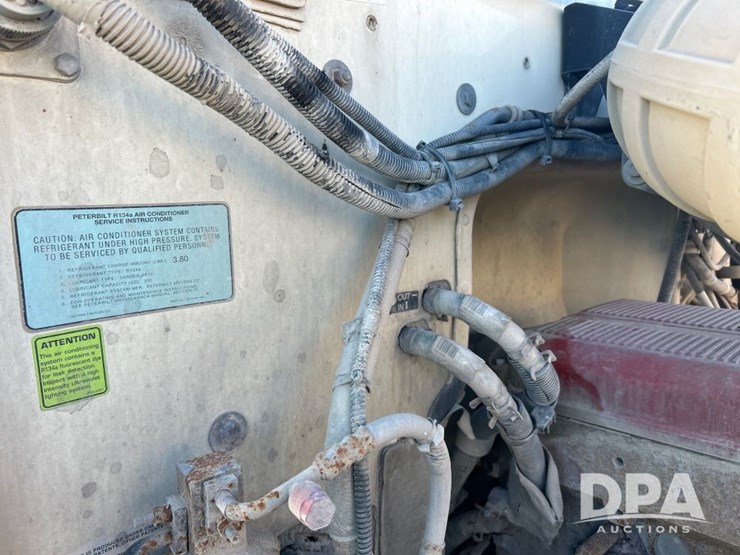 2010-peterbilt-386-image-45