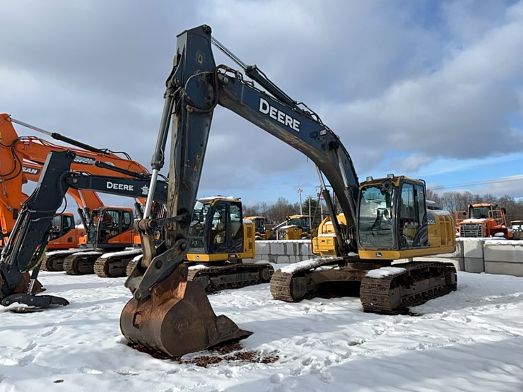 2016-deere-210g-image-1