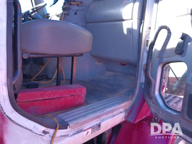 2007-freightliner-columbia-112-image-16