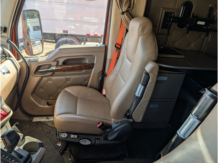 2017-kenworth-t680-image-23