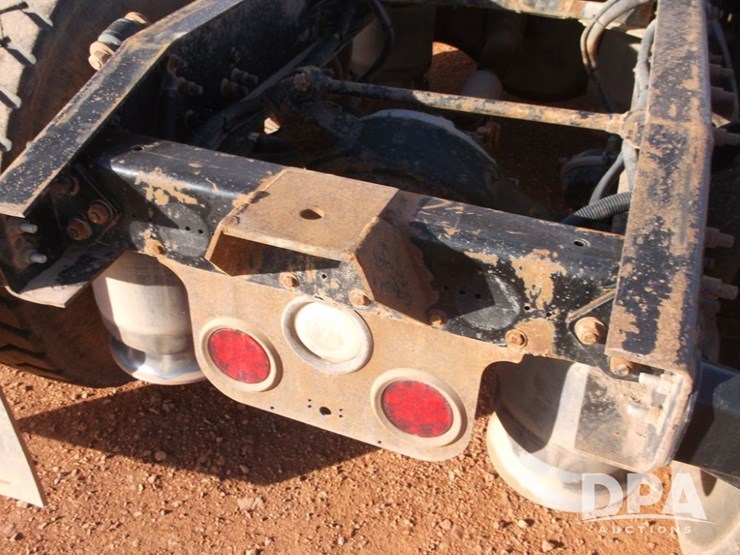 2007-freightliner-columbia-112-image-42