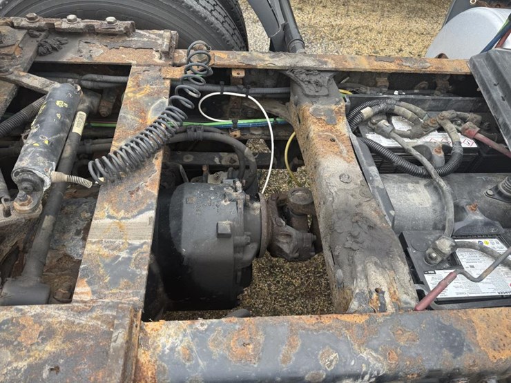 #1175-•-2016-freightliner-cascadia-day-cab-truck-tractor-image-36