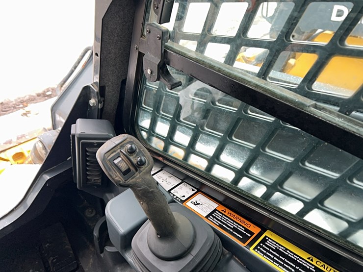 2021-deere-333g-image-10