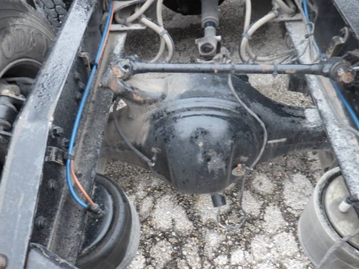 2019-freightliner-cascadia-126-image-13