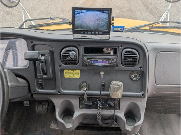 2012-freightliner-b2-image-20