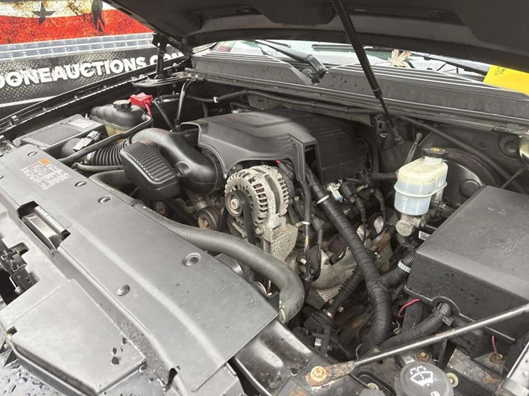 2011-chevrolet-tahoe-lt-image-26