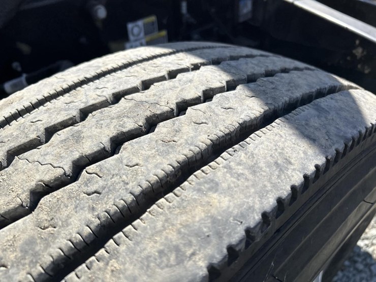 2017-peterbilt-337-image-112