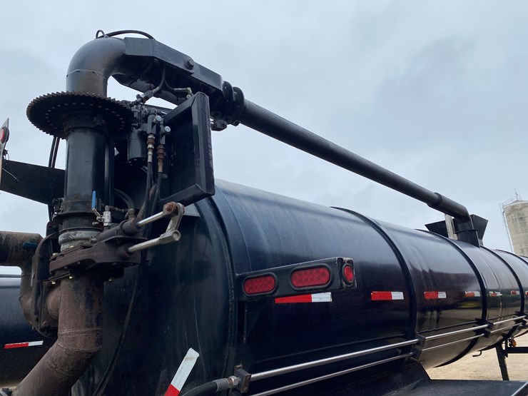 #1031-•-2014-northern-6000-gallon-semi-manure-tanker-trailer(has-wi-title)-(kewaunee,-wi)-image-35