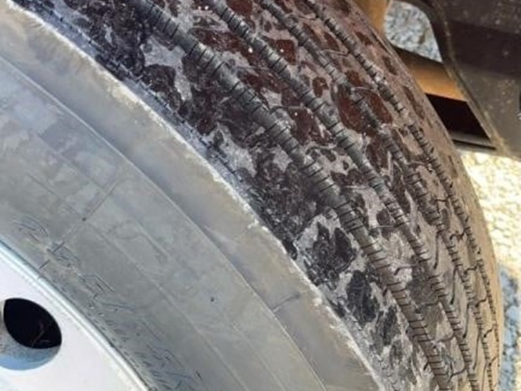 2019-peterbilt-567-image-12